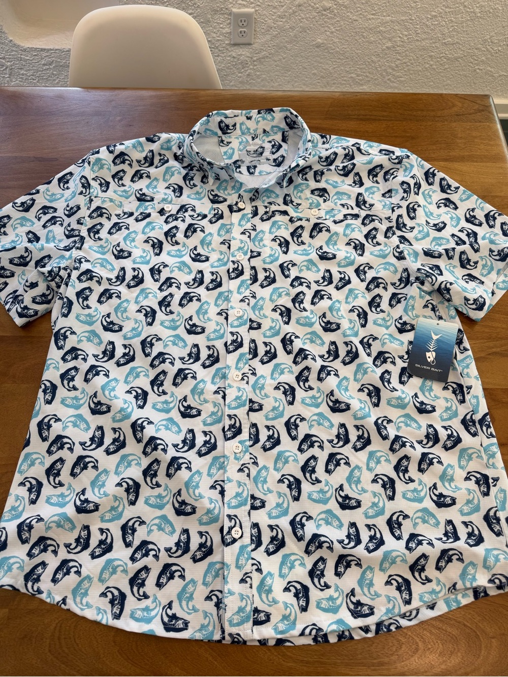 Silver Bait Men’s Short-Sleeve Button-Down Shirt - Navy & Aqua Fish Print NWT